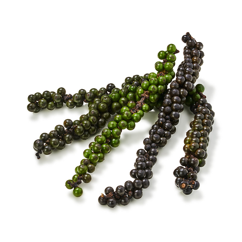 Poivre vert frais en grappe