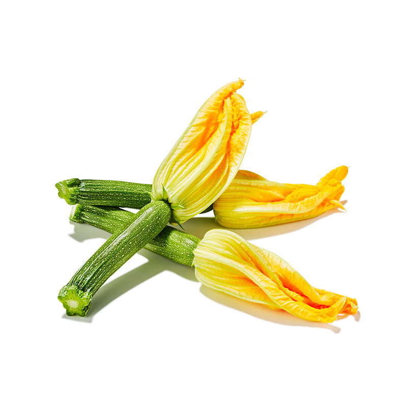 Zucchiniblüten mit Zucchini